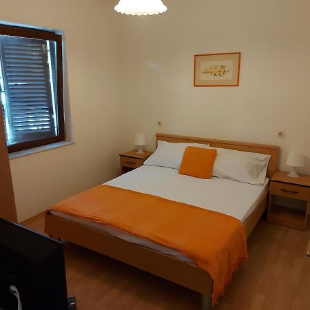 Apartments Keti Паг Екстериор снимка