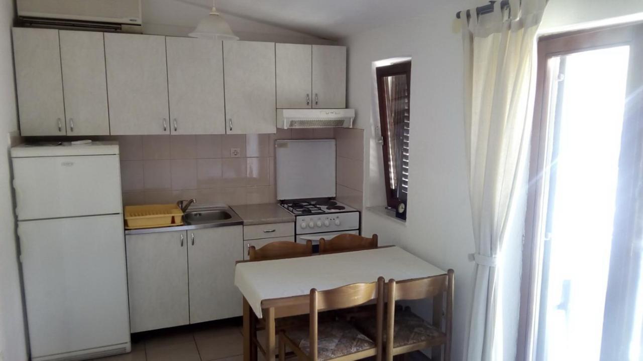 Apartments Keti Паг Екстериор снимка