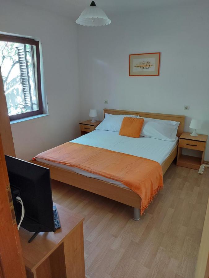 Apartments Keti Паг Екстериор снимка