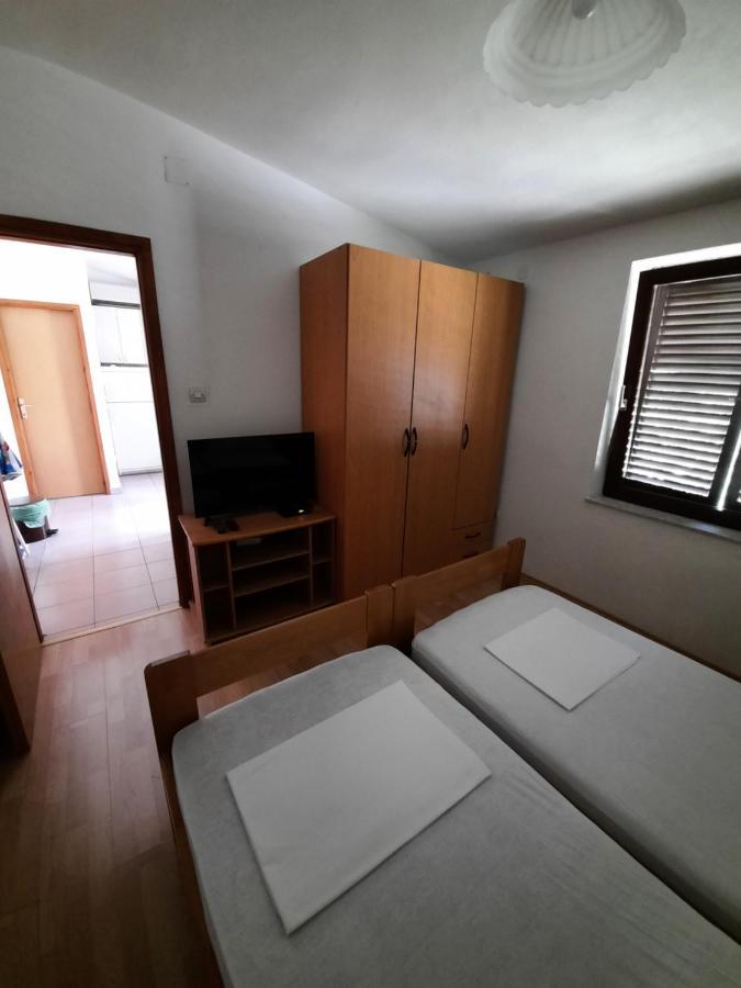 Apartments Keti Паг Екстериор снимка