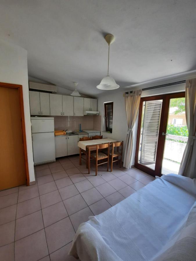 Apartments Keti Паг Екстериор снимка