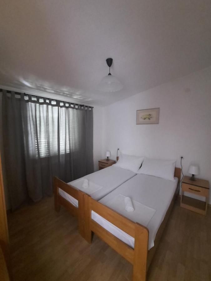 Apartments Keti Паг Екстериор снимка