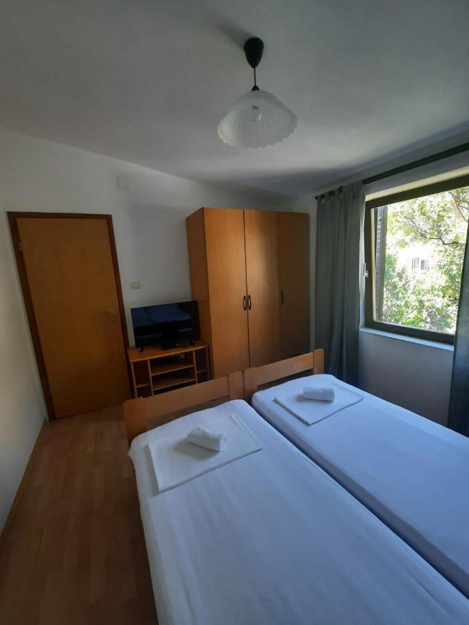 Apartments Keti Паг Екстериор снимка