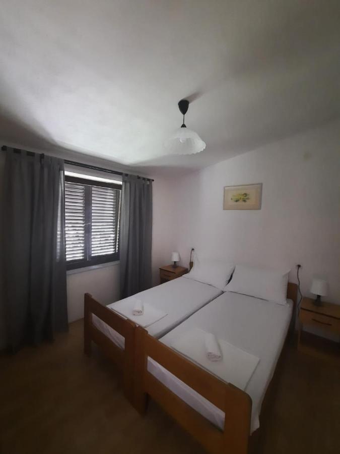 Apartments Keti Паг Екстериор снимка
