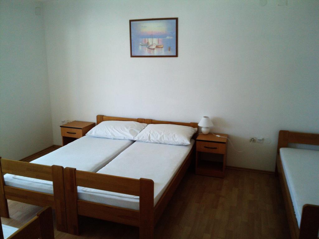 Apartments Keti Паг Стая снимка
