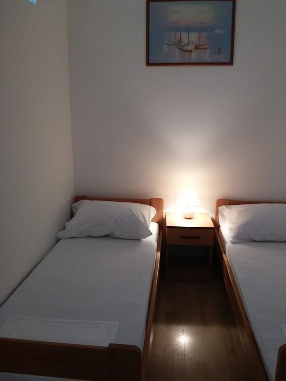 Apartments Keti Паг Екстериор снимка